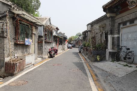 北官房胡同 - 位于北京市西城區(qū)東北部，什剎海后海的南側(cè)